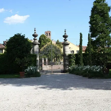 Sleeps 16 Air Con Wifi Este