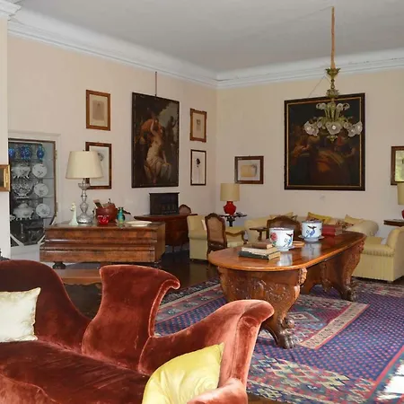 Sleeps 16 Air Con Wifi Este