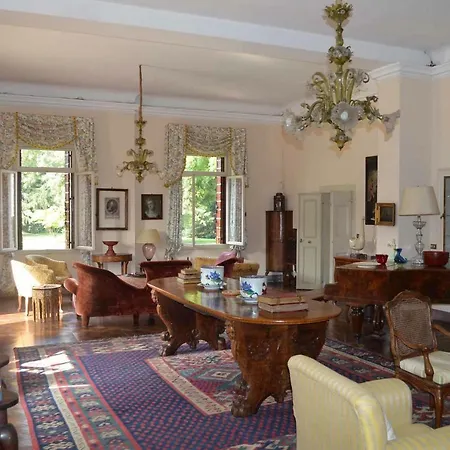 Sleeps 16 Air Con Wifi Este