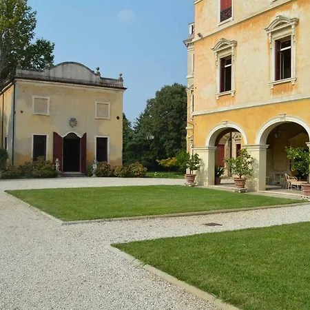 Sleeps 16 Air Con Wifi Villa