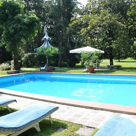 Sleeps 16 Air Con Wifi Este